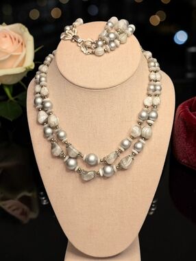 Crown Trifari Vintage Glass Beads Necklace & Bracelet Set
